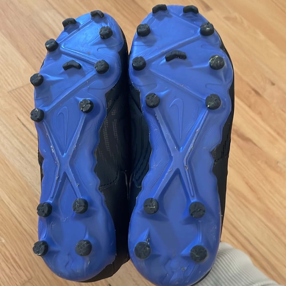 Youth Nike Phantom Ghost Slip On sock up soccer cleats, size 1.5 - Picture 4 of 9